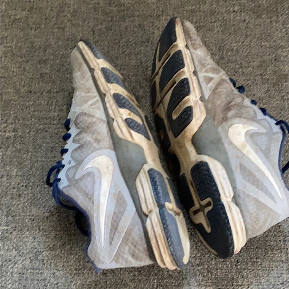 Nike Dual Fusion Gym Shoes - Picture 6 of 7